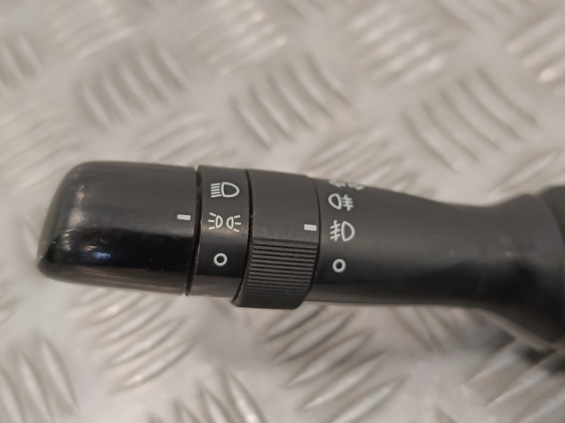 Recambio de mando multifuncion para toyota yaris 1.3 16v cat referencia OEM IAM 173832  