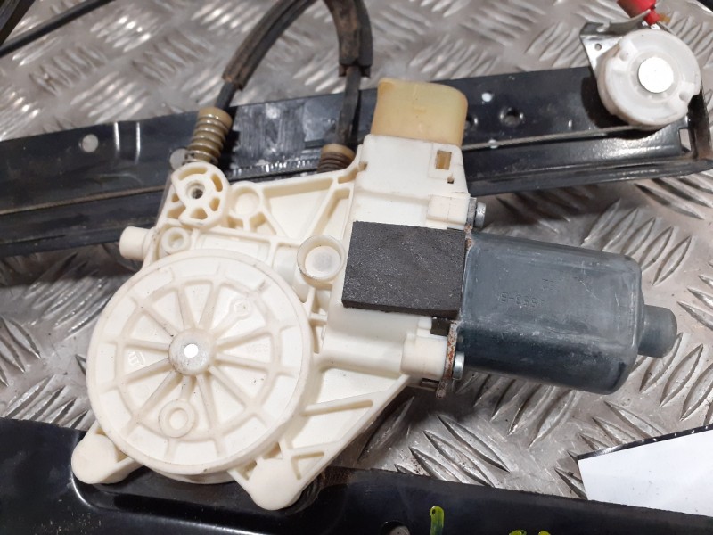 Recambio de elevalunas delantero derecho para ford mondeo ber. (ca2) referencia OEM IAM 6M2114553B  0130822286