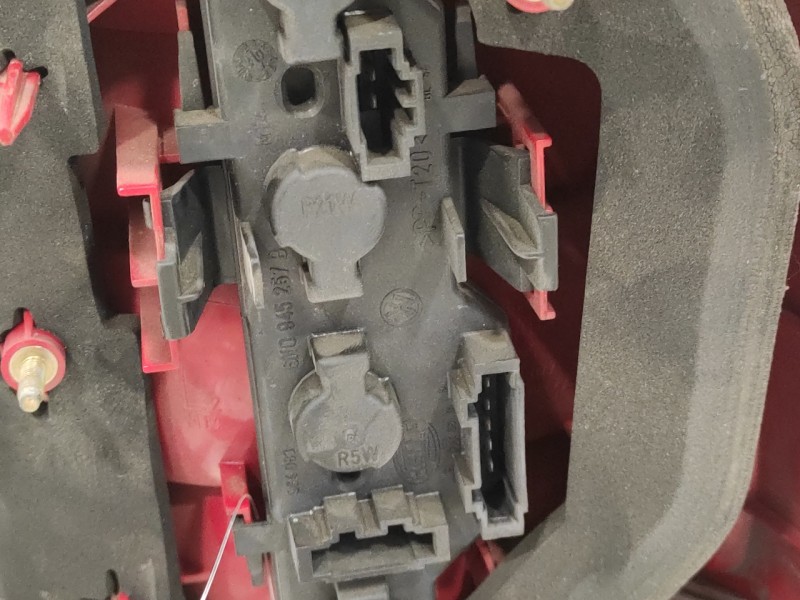 Recambio de piloto trasero izquierdo para volkswagen polo berlina (6n2) 1.4 tdi referencia OEM IAM   