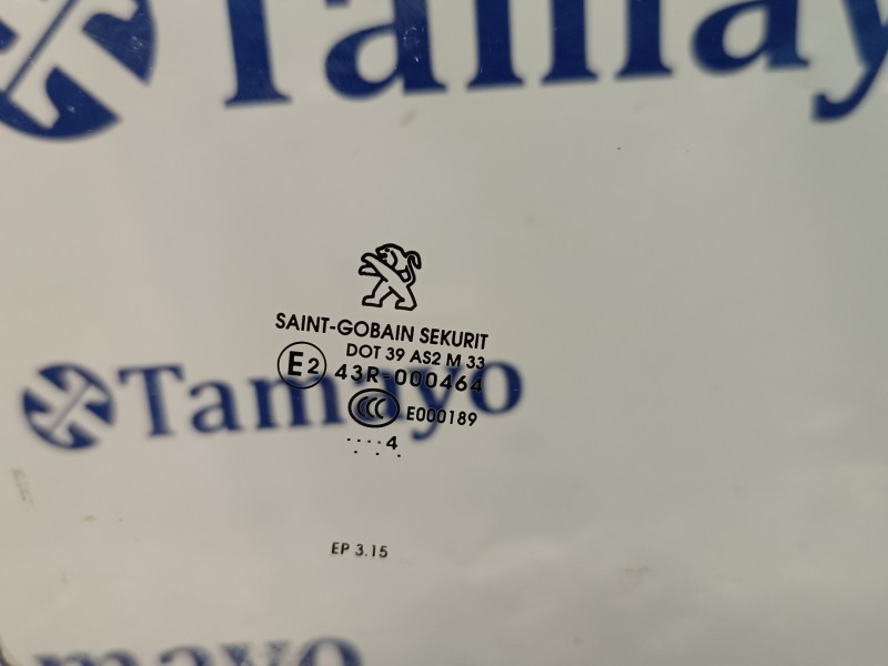 Recambio de luna delantera derecha para peugeot 208 1.2 12v e-vti referencia OEM IAM 43R000464  