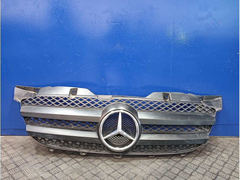 Recambio de rejilla delantera para mercedes-benz sprinter 02.00  caja cerrada referencia OEM IAM A9068800385  A9068800285