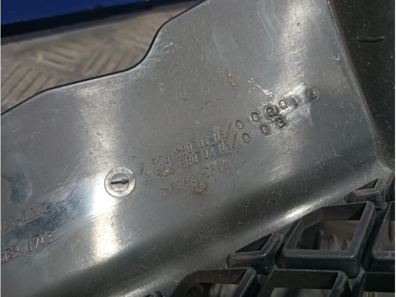 Recambio de rejilla delantera para mercedes-benz sprinter 02.00  caja cerrada referencia OEM IAM A9068800385  A9068800285