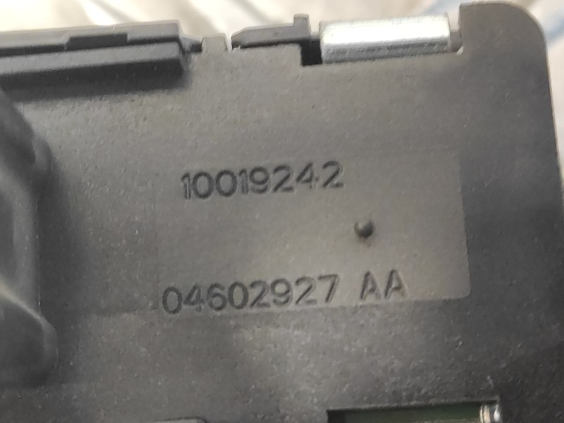 Recambio de mando elevalunas trasero izquierdo para chrysler grand voyager 2.8 crd cat referencia OEM IAM 10019242  04602927AA