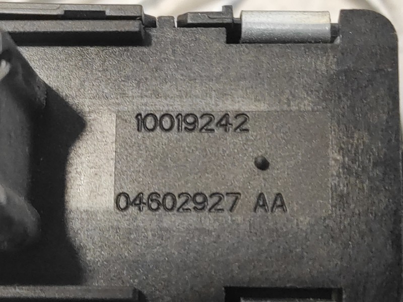 Recambio de mando elevalunas trasero derecho para chrysler grand voyager 2.8 crd cat referencia OEM IAM 10019242  04602927AA
