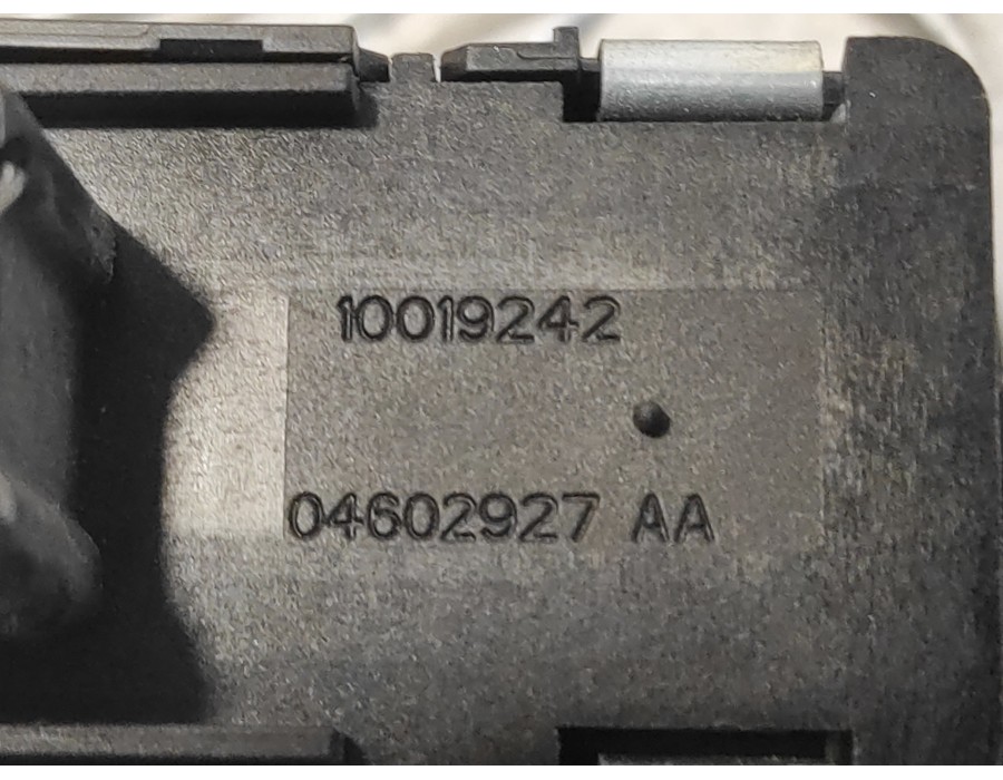 Recambio de mando elevalunas trasero derecho para chrysler grand voyager 2.8 crd cat referencia OEM IAM 10019242  04602927AA