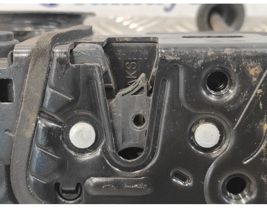 Recambio de cerradura puerta trasera izquierda para volkswagen golf vi (5k1) 1.6 tdi dpf referencia OEM IAM 5K4839015B  