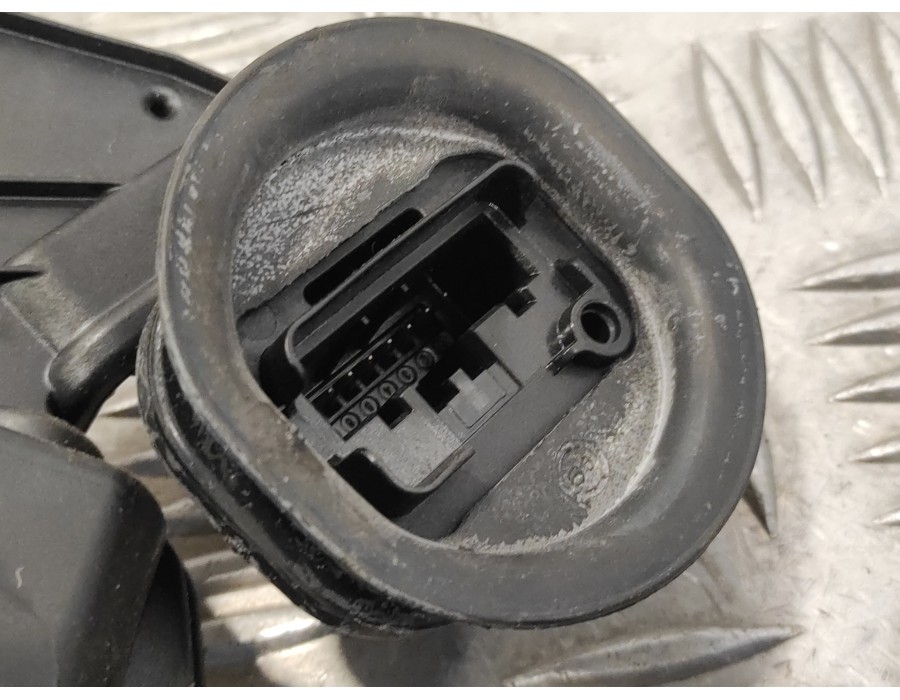 Recambio de cerradura puerta trasera izquierda para volkswagen golf vi (5k1) 1.6 tdi dpf referencia OEM IAM 5K4839015B  