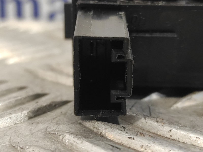 Recambio de mando elevalunas trasero izquierdo para volkswagen golf vi (5k1) 1.6 tdi dpf referencia OEM IAM 5K4868345  