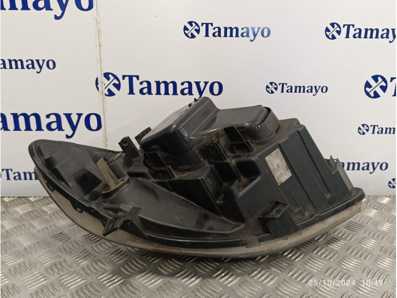 Recambio de faro derecho para mercedes-benz sprinter 02.00  caja cerrada referencia OEM IAM 1EB247012  