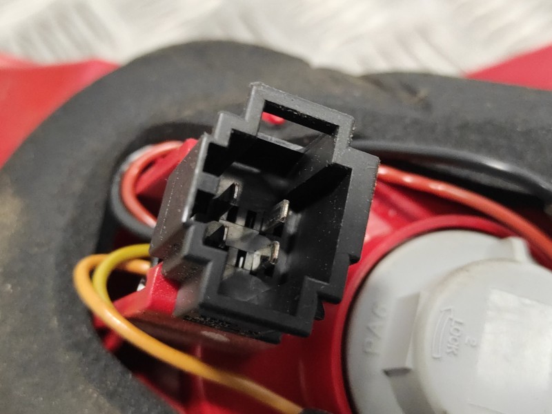 Recambio de piloto trasero derecho para audi q7 (4l) 3.0 v6 24v tdi referencia OEM IAM 273302  