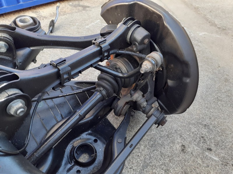 Recambio de puente trasero para bmw serie 3 touring (f31) 2.0 16v turbodiesel referencia OEM IAM 2785334A01  