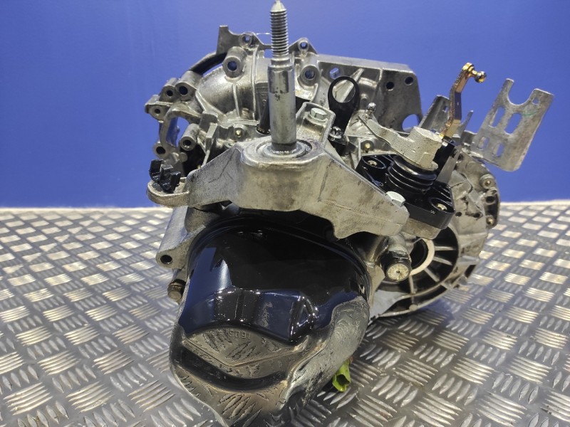 Recambio de caja cambios para renault megane ii familiar 1.5 dci diesel referencia OEM IAM JR5102 8200210038 8200133311