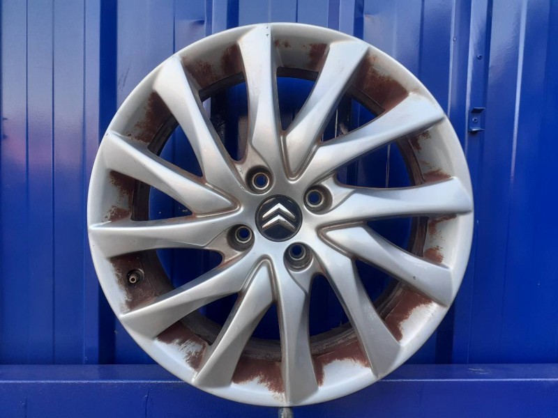 Recambio de llanta para citroën c4 picasso 1.6 16v referencia OEM IAM 9655832480  