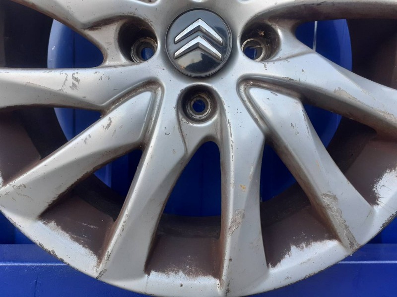Recambio de llanta para citroën c4 picasso 1.6 16v referencia OEM IAM 9655832480  