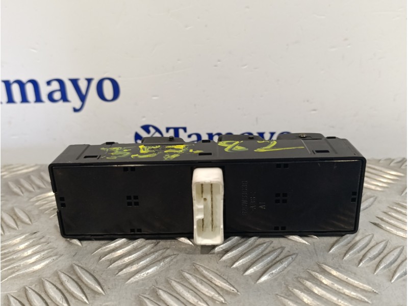 Recambio de mando elevalunas delantero izquierdo para hyundai trajet (fo) 2.0 crdi cat referencia OEM IAM 621W02250  620W03030