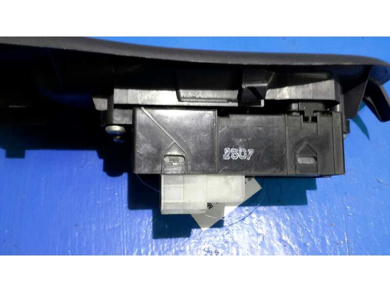 Recambio de mando elevalunas delantero izquierdo para nissan almera (n16/e) acenta referencia OEM IAM 80961BM500  