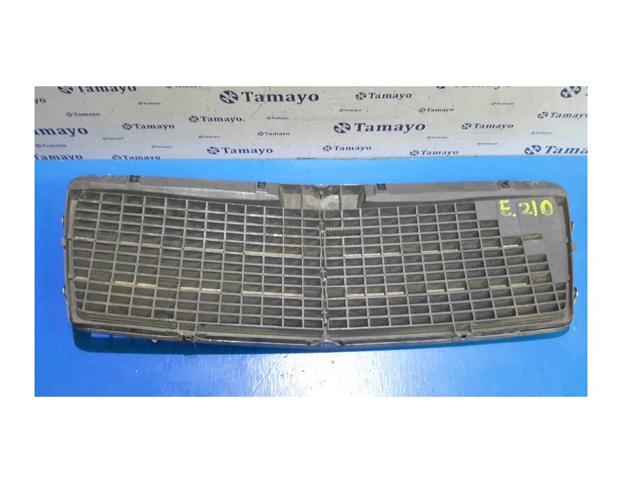 Recambio de rejilla delantera para mercedes-benz clase e (w210) berlina 2.8 24v cat referencia OEM IAM 2108800083  