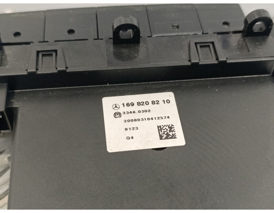 Recambio de interruptor para mercedes-benz clase b (w245) 2.0 cdi cat referencia OEM IAM 1698208210  33460302