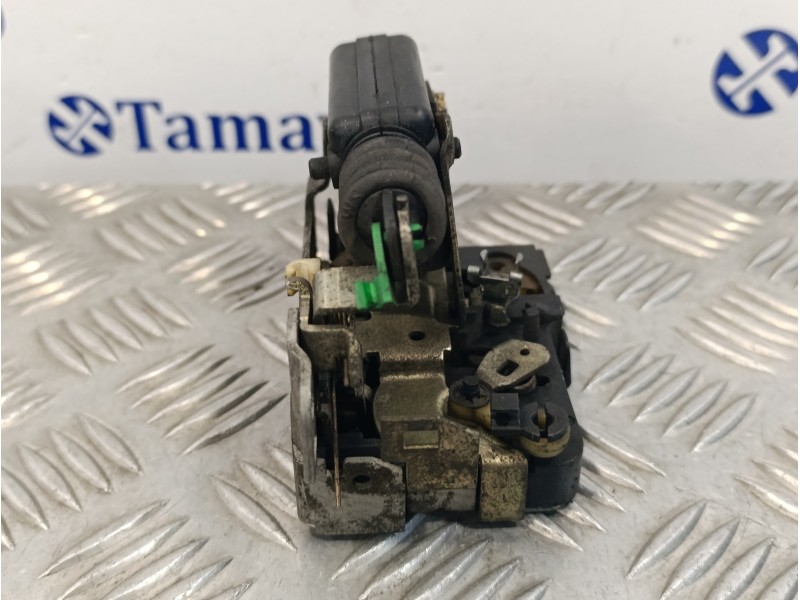 Recambio de cerradura puerta delantera derecha para iveco daily caja cerrada (2006 =>) 2.3 diesel referencia OEM IAM   