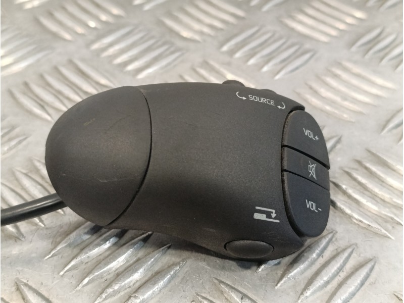 Recambio de mando volante para dacia sandero 1.5 dci diesel fap cat referencia OEM IAM   