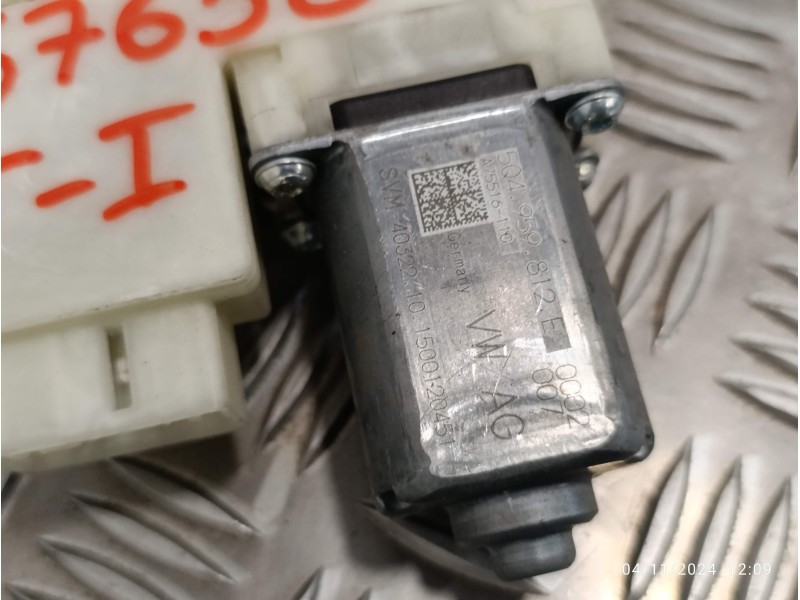 Recambio de elevalunas trasero izquierdo para volkswagen passat lim. (3g2) referencia OEM IAM 5Q4959812E  A75516110