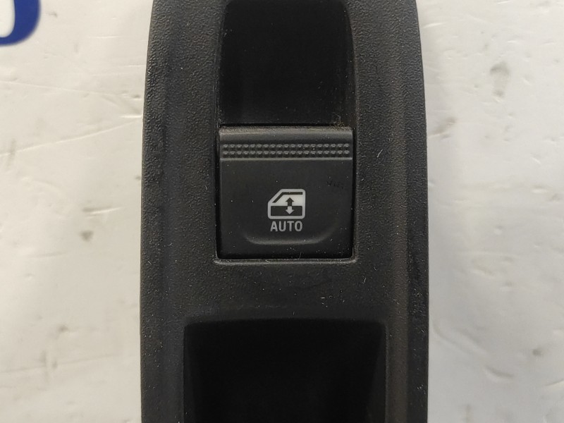 Recambio de mando elevalunas trasero derecho para renault clio v 1.0 tce referencia OEM IAM 829509794R  254218388R