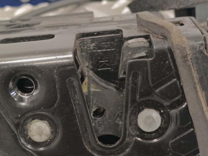 Recambio de cerradura puerta trasera derecha para volkswagen polo (6r1) 1.4 tdi referencia OEM IAM 6R4839016A  