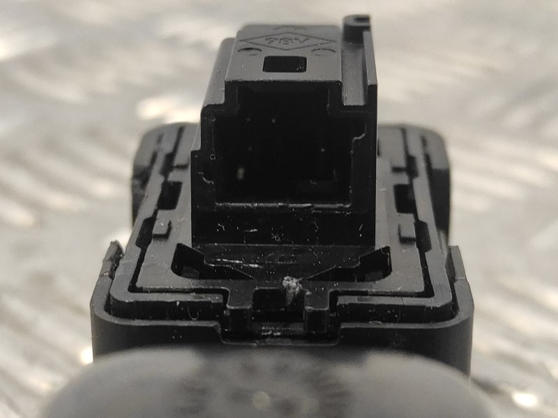 Recambio de mando elevalunas trasero derecho para renault clio v 1.0 tce referencia OEM IAM 829509794R  254218388R