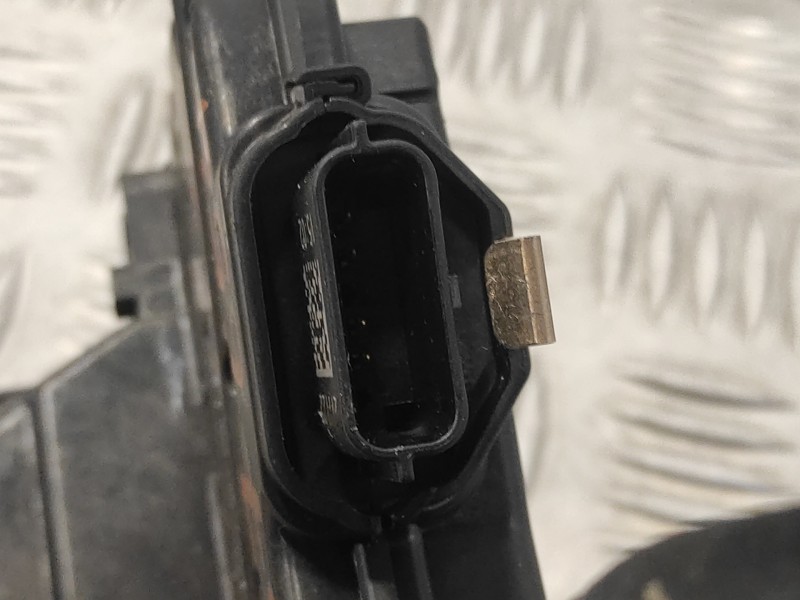 Recambio de cerradura puerta delantera derecha para renault clio v 1.0 tce referencia OEM IAM 805029595R  40649134