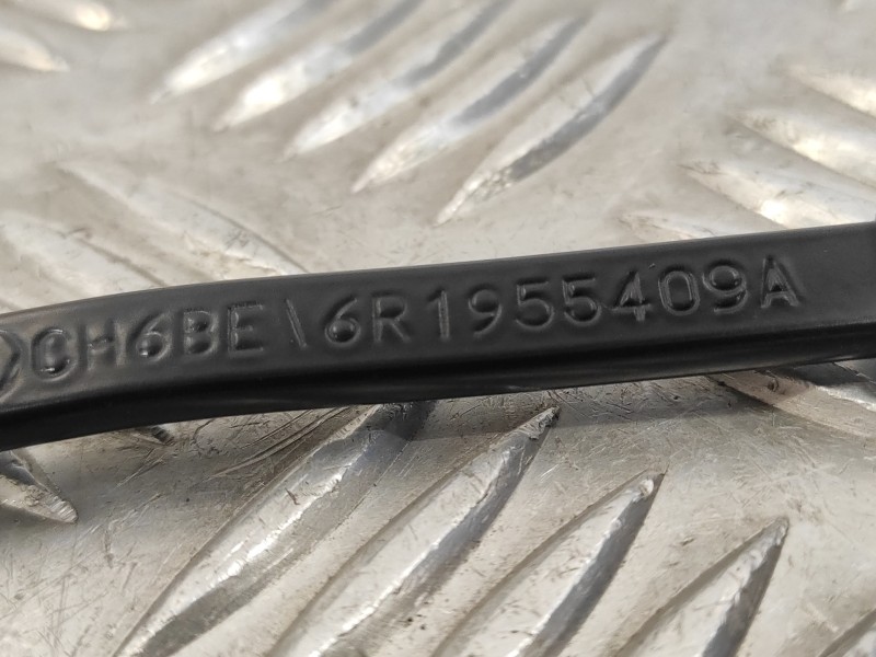 Recambio de brazo limpia delantero izquierdo para volkswagen polo (6r1) 1.4 tdi referencia OEM IAM 6R1955409A  