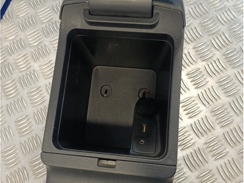 Recambio de apoyabrazos central para subaru impreza g12 2.0 diesel cat referencia OEM IAM 92113FG000 92132FG010 92174FG000