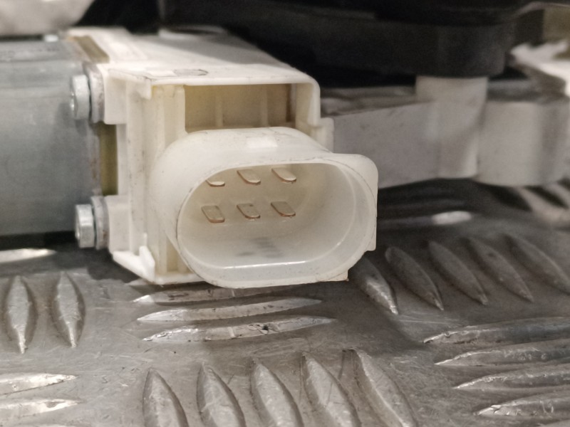 Recambio de elevalunas trasero derecho para bmw serie 5 lim. (f10) referencia OEM IAM 7182122F10S 72481720 7182122F10S