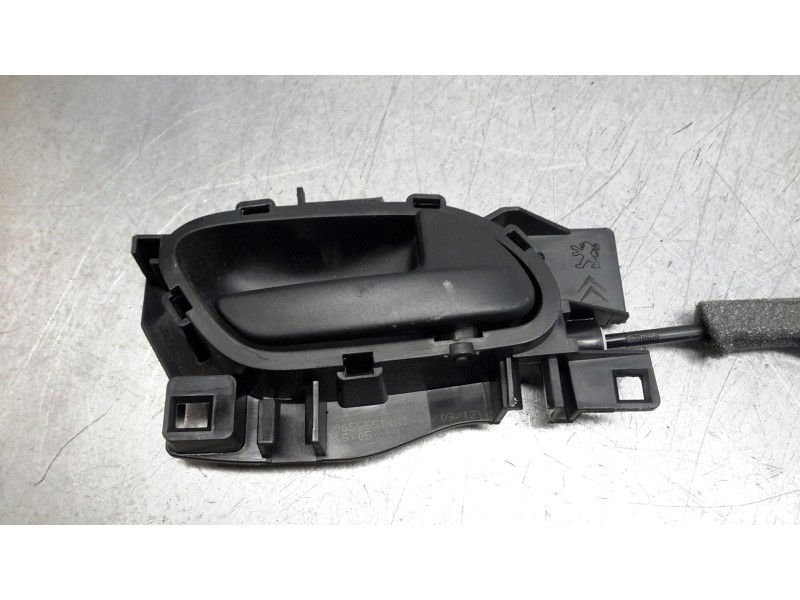 Recambio de cerradura puerta delantera derecha para peugeot partner kombi 1.6 16v hdi fap referencia OEM IAM PSA828405  828405