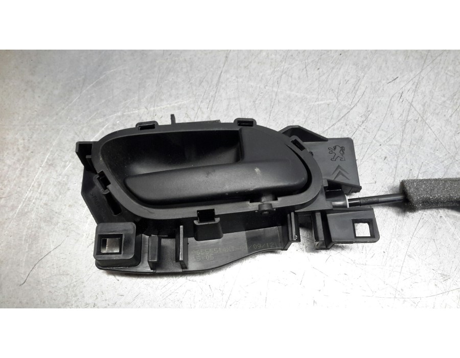 Recambio de cerradura puerta delantera derecha para peugeot partner kombi 1.6 16v hdi fap referencia OEM IAM PSA828405  828405