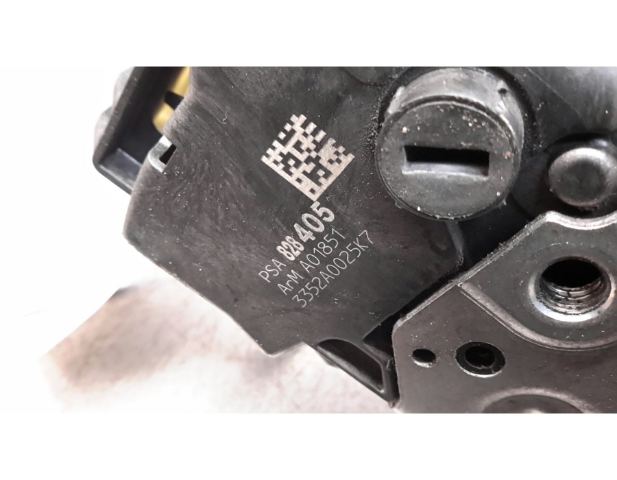 Recambio de cerradura puerta delantera derecha para peugeot partner kombi 1.6 16v hdi fap referencia OEM IAM PSA828405  828405