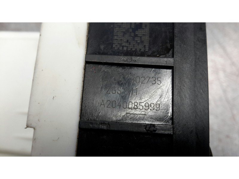 Recambio de cerradura puerta trasera izquierda para mercedes-benz clase a (w176) 1.6 cat referencia OEM IAM A2047302735  A204008