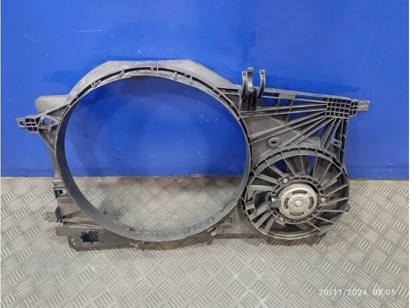 Recambio de electroventilador para opel movano b kasten/combi referencia OEM IAM 93168836 8240592 214812026R