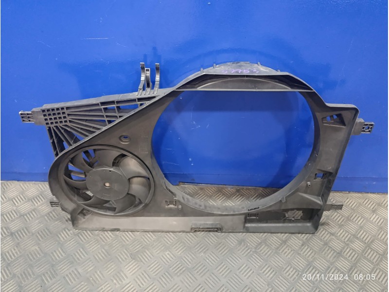 Recambio de electroventilador para opel movano b kasten/combi referencia OEM IAM 93168836 8240592 214812026R