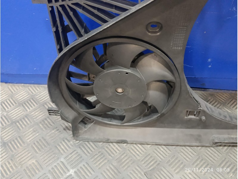 Recambio de electroventilador para opel movano b kasten/combi referencia OEM IAM 93168836 8240592 214812026R