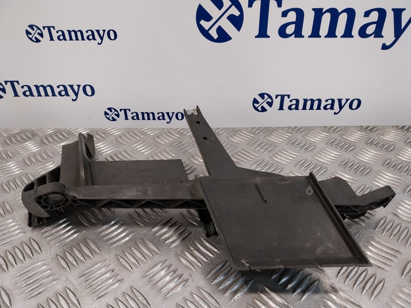 Recambio de soporte faro izquierdo para bmw x3 (e83) 3.0 turbodiesel referencia OEM IAM 1301073024  