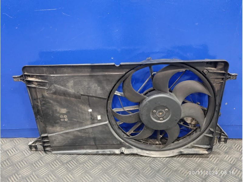 Recambio de electroventilador para mazda 3 berlina (bk) referencia OEM IAM 3M5H8C607XD  0130303963