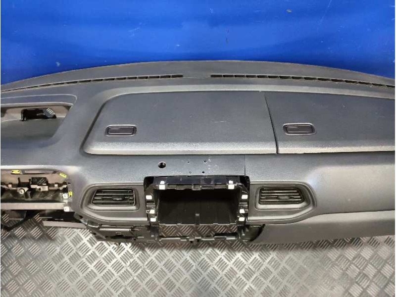 Recambio de salpicadero para nissan interstar m1 fm referencia OEM IAM 682000855R 682000947R 682003777R
