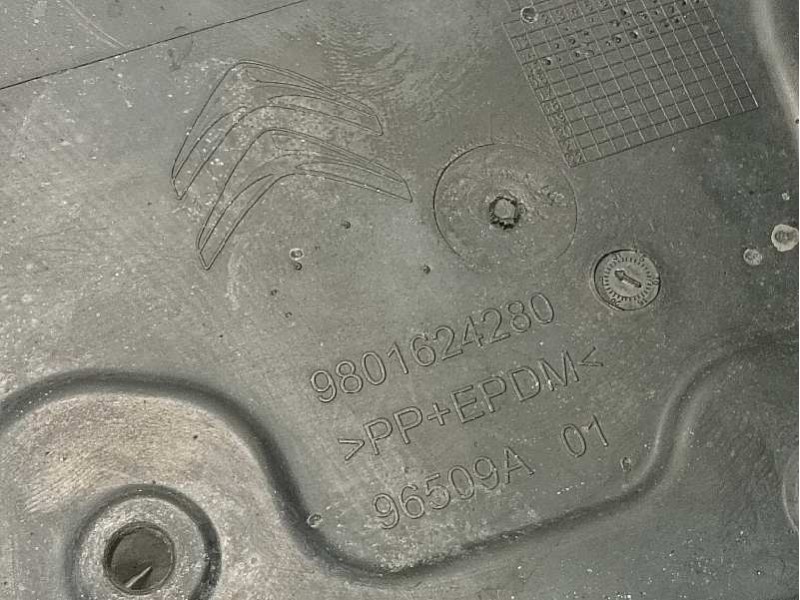 Recambio de plastico paso rueda trasero derecho para citroën c4 cactus referencia OEM IAM 9801624280  