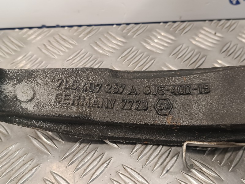 Recambio de mangueta delantera izquierda para volkswagen touareg (7la) 2.5 tdi referencia OEM IAM 7L6407257A  GJS40015