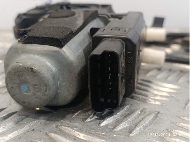 Recambio de elevalunas delantero izquierdo para renault megane ii berlina 3p 1.5 dci diesel referencia OEM IAM   