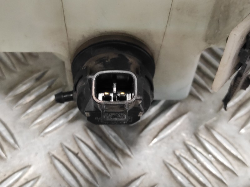 Recambio de deposito limpia para mazda 5 berl. (cr) referencia OEM IAM 860142721  