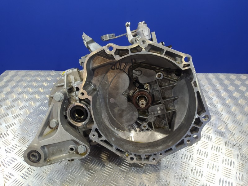 Recambio de despiece caja cambios para opel mokka 1.6 cdti dpf referencia OEM IAM 555755391  