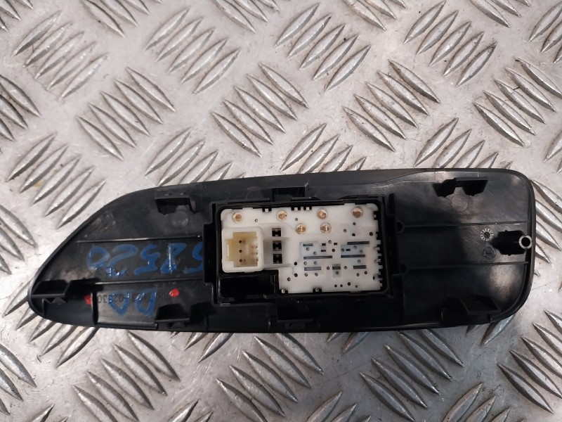 Recambio de mando elevalunas delantero derecho para toyota auris referencia OEM IAM 7423102530  