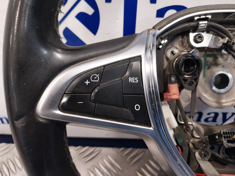 Recambio de volante para dacia duster ii referencia OEM IAM 484002676R  311641399AVK