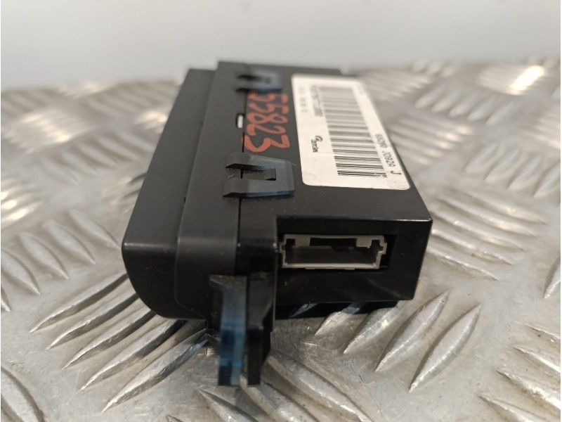 Recambio de pantalla multifuncion para nissan qashqai (j10) 2.0 dci turbodiesel cat referencia OEM IAM 68260JD92AJ  